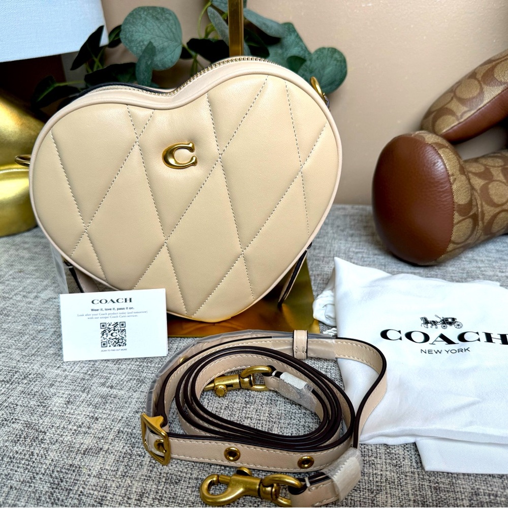 Heart Crossbody Bag With Quilting Crossbody in Cream